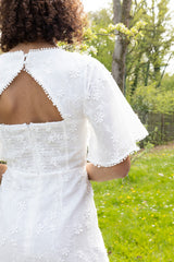 Adelaide mini-jurk van wit katoen met broderie